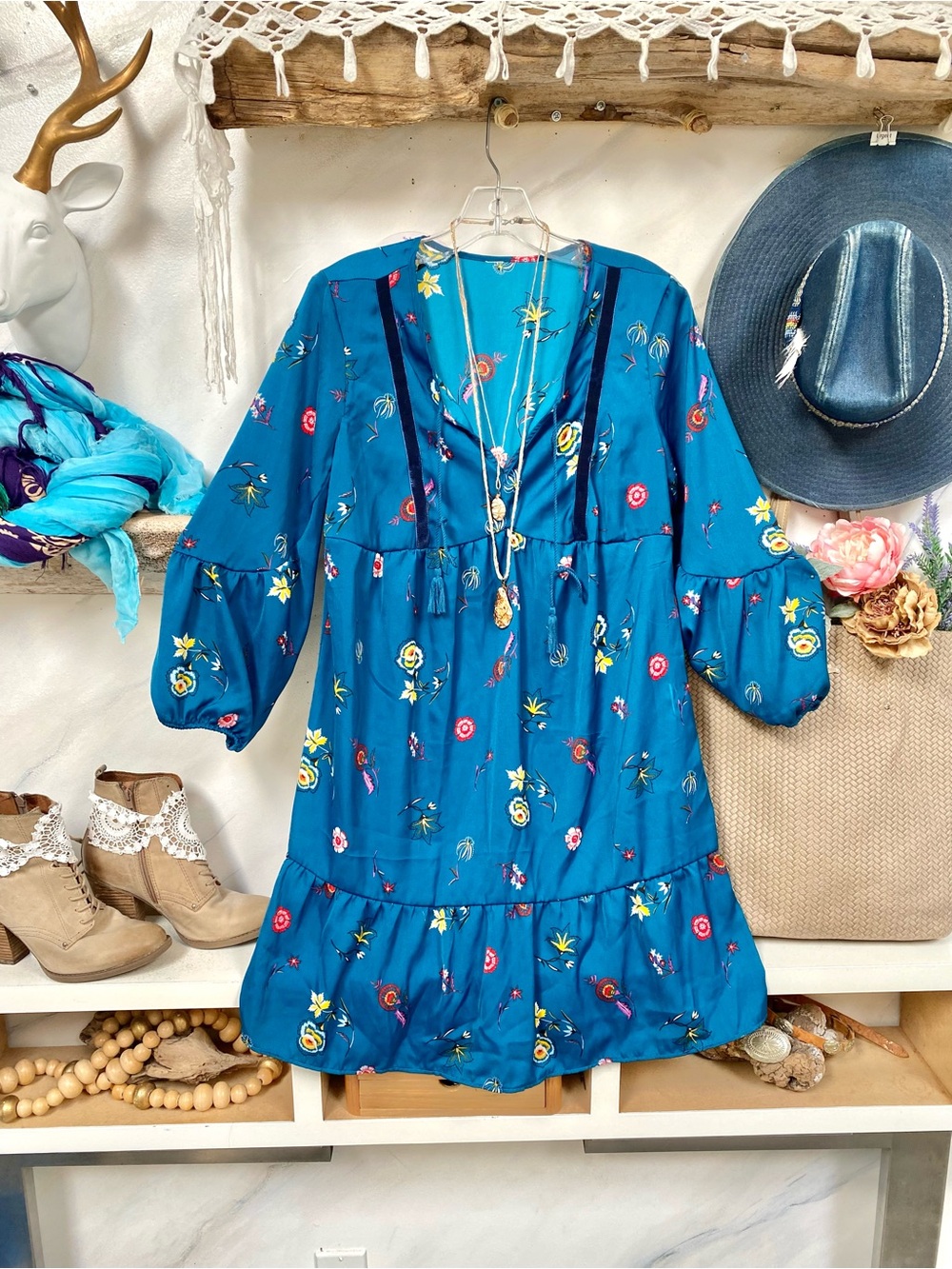 Folk/cottagecore boho vibe dress w shabby chic prairie peasant feel